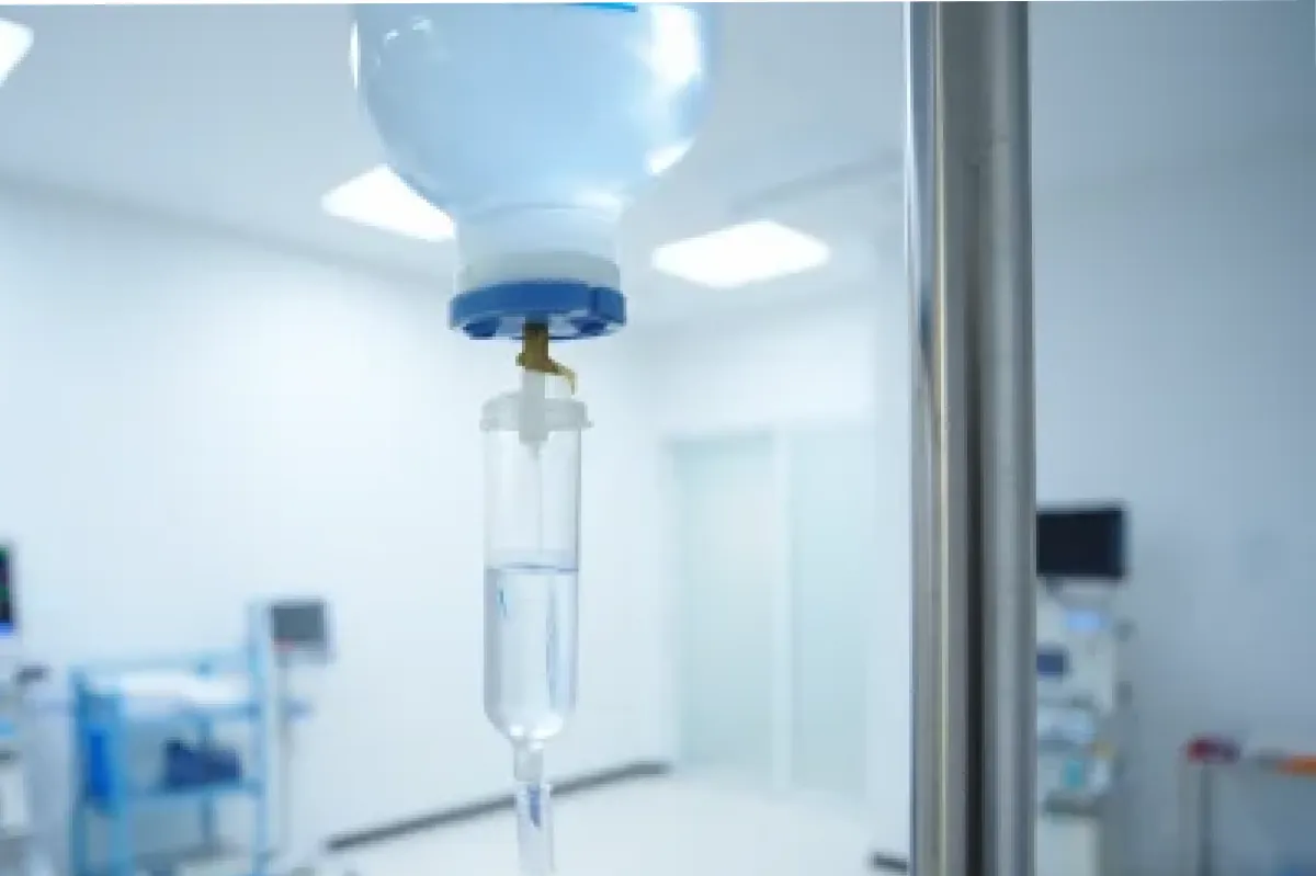 Медицинская капельница в клинике
